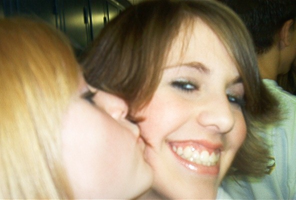 juliekissy.jpg